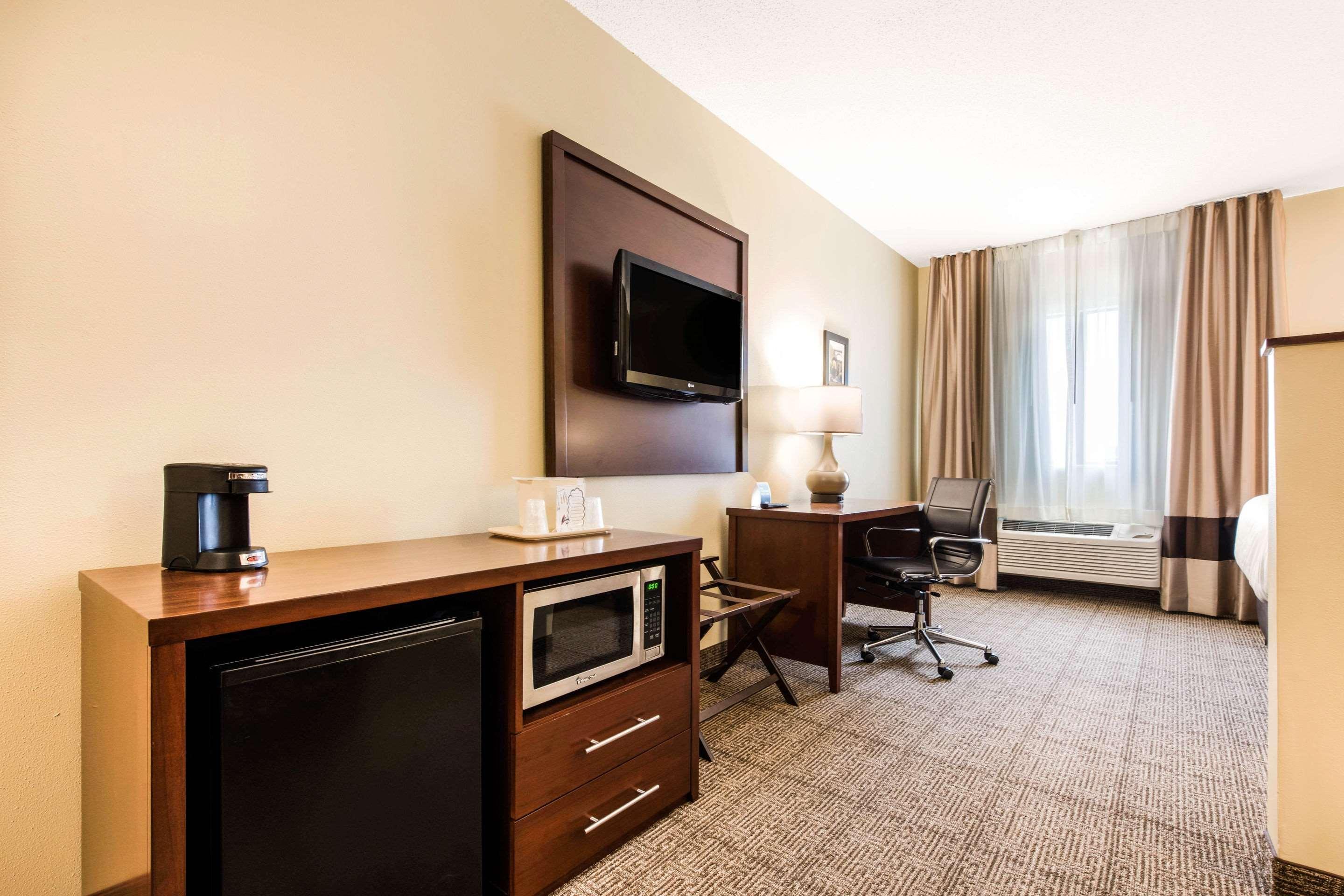 Comfort Inn & Suites Streetsboro - Kent Εξωτερικό φωτογραφία