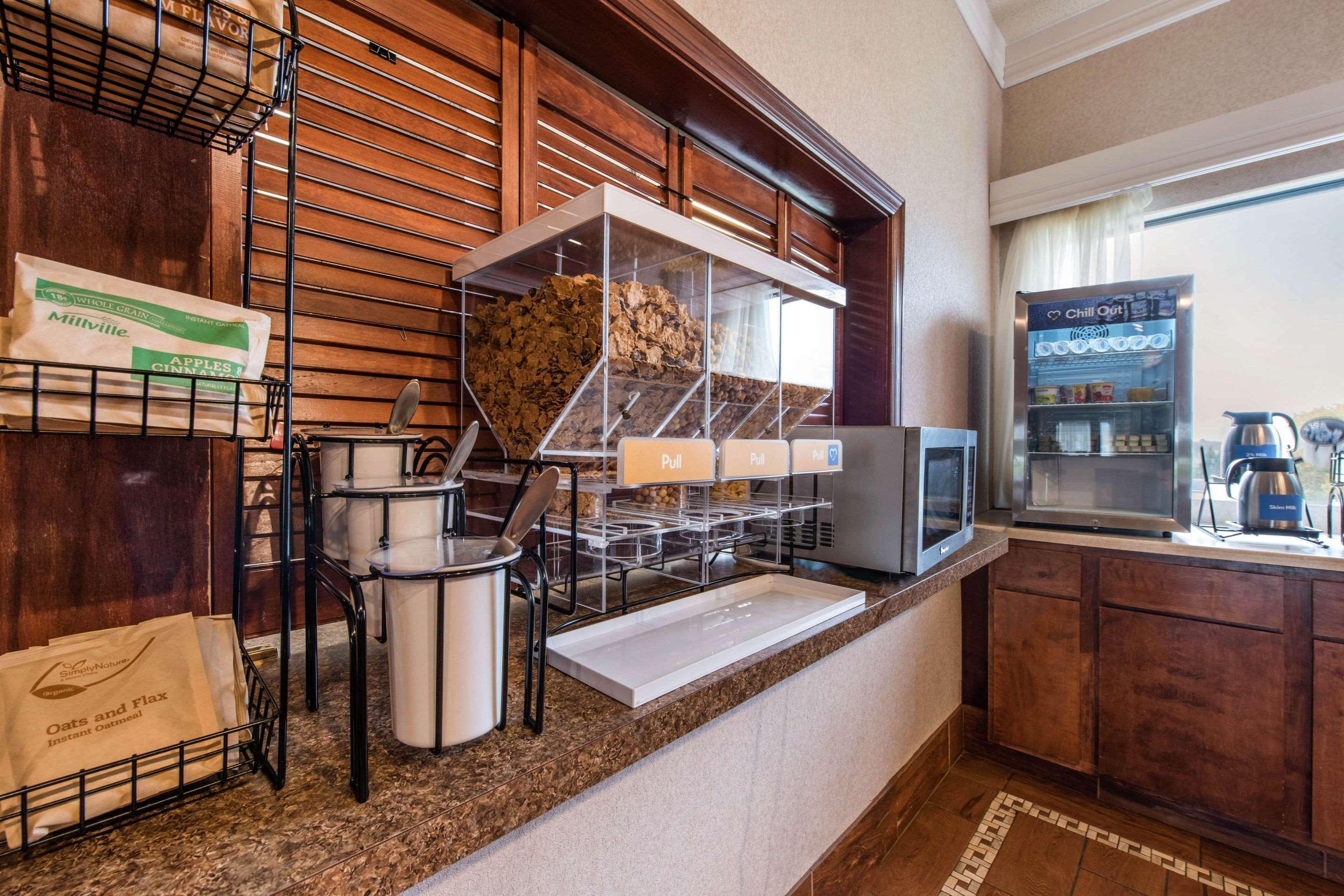 Comfort Inn & Suites Streetsboro - Kent Εξωτερικό φωτογραφία