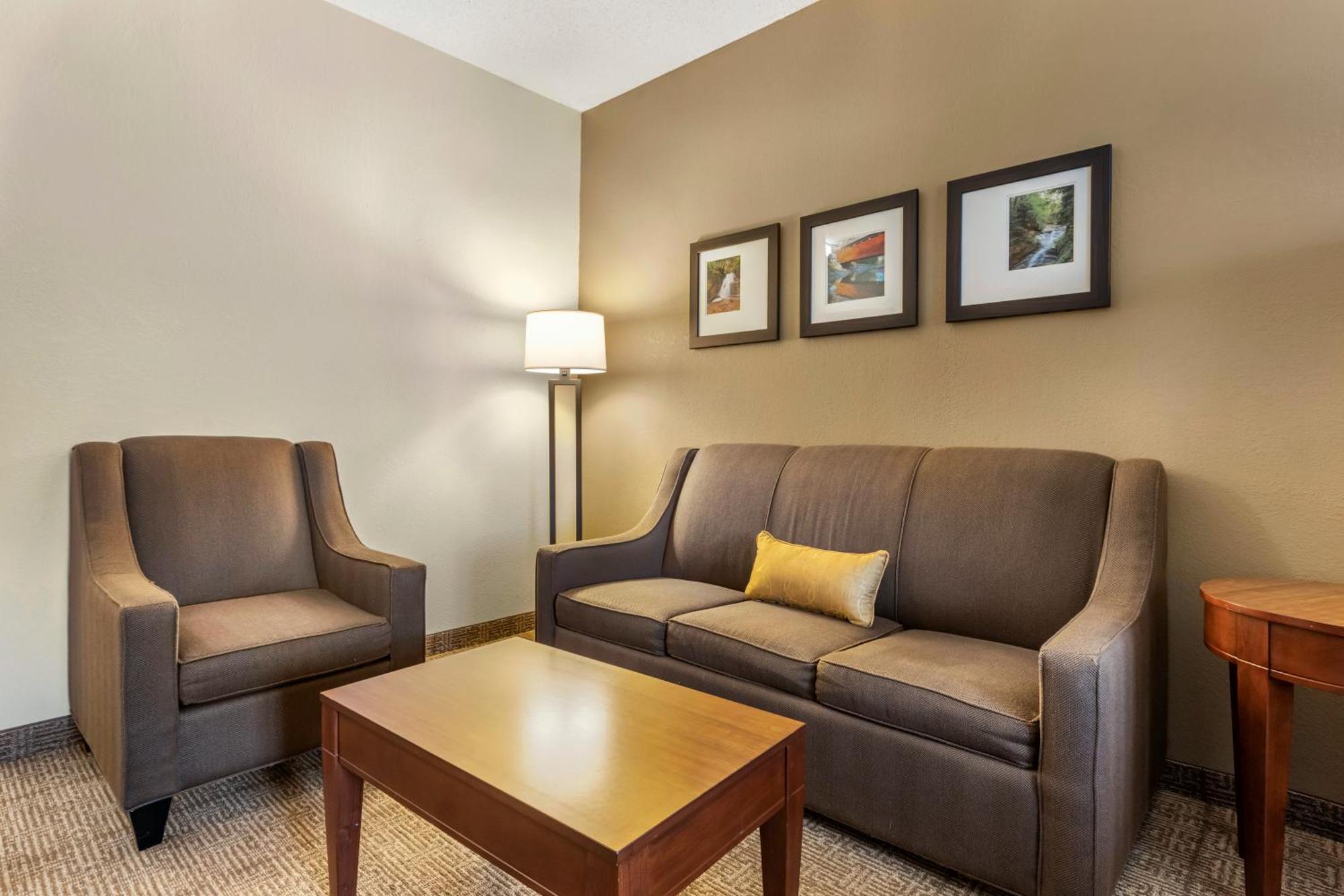Comfort Inn & Suites Streetsboro - Kent Εξωτερικό φωτογραφία